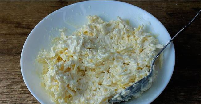 Курица с картошкой, майонезом и чесноком в духовке на противне