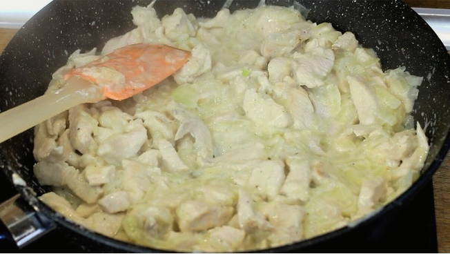 Курица с картошкой, майонезом и чесноком в духовке на противне