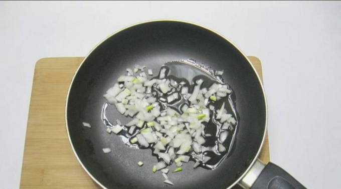 Курица с баклажанами на сковороде