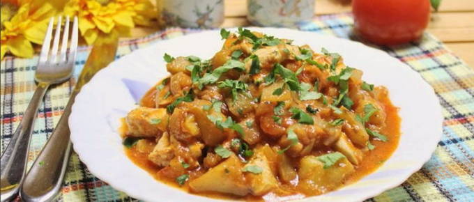 Курица с баклажанами на сковороде