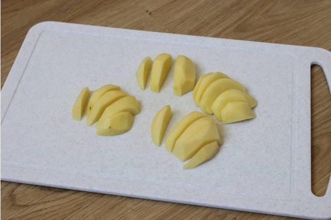 Картошка с охотничьими колбасками в духовке Картошка с охотничьими колбасками в духовке