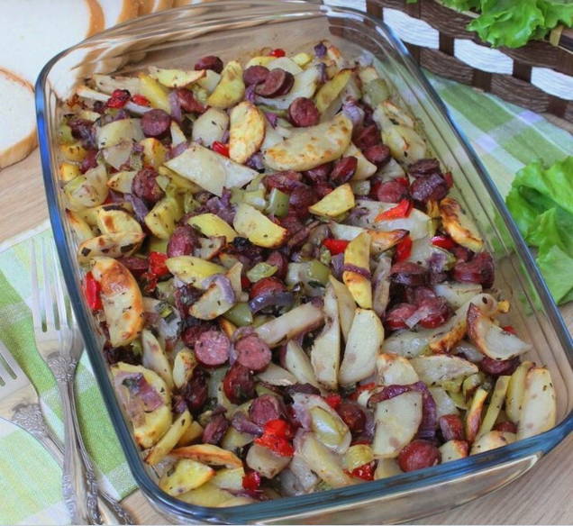 Картошка с охотничьими колбасками в духовке Картошка с охотничьими колбасками в духовке