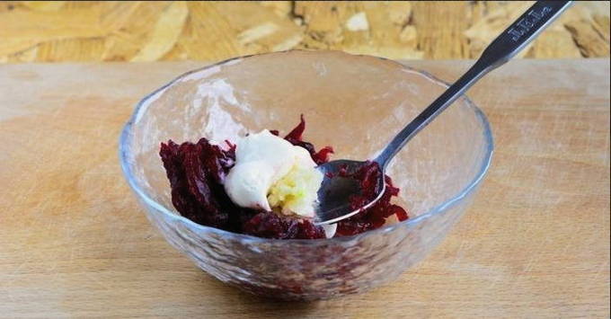 Бутерброды с черным хлебом и селедкой Бутерброды с черным хлебом и селедкой