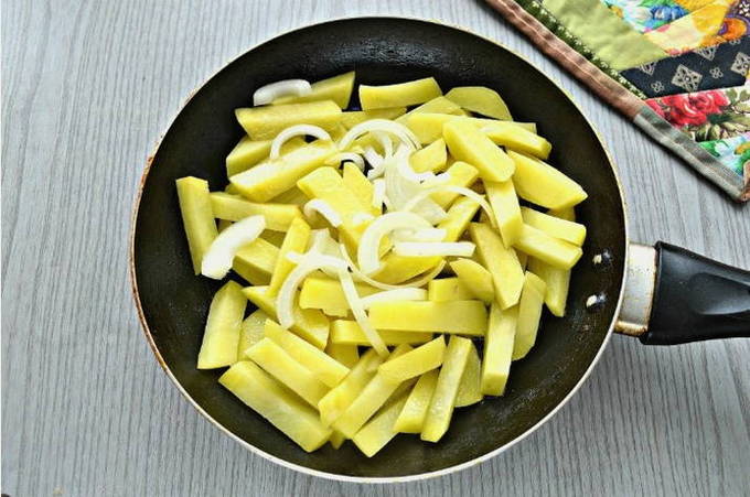 Картошка с сыром на сковороде Картошка с сыром на сковороде