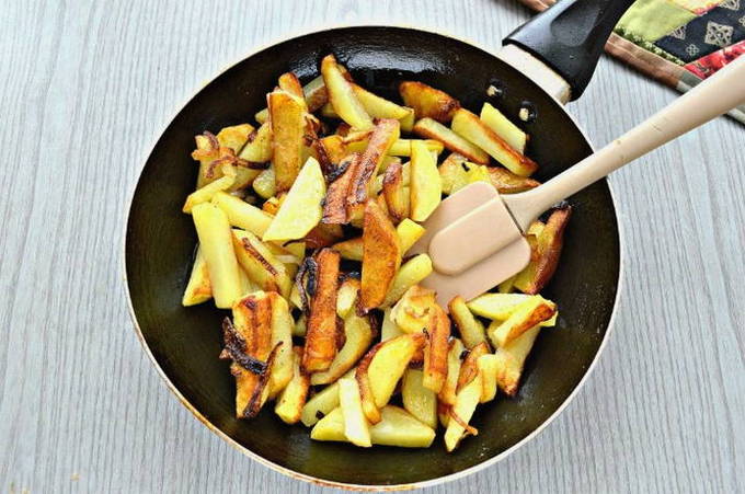 Картошка с сыром на сковороде Картошка с сыром на сковороде
