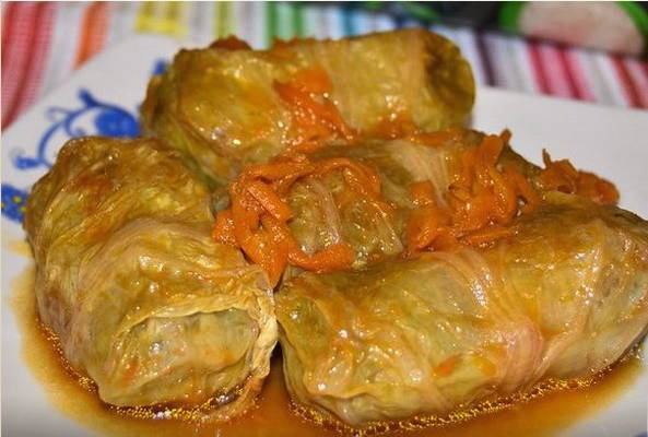 Голубцы из пекинской капусты в кастрюле с фаршем и рисом Голубцы из пекинской капусты в кастрюле с фаршем и рисом