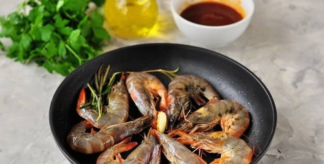 Креветки в томатно-чесночном соусе