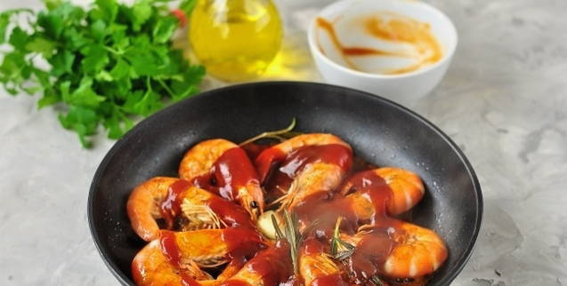 Креветки в томатно-чесночном соусе