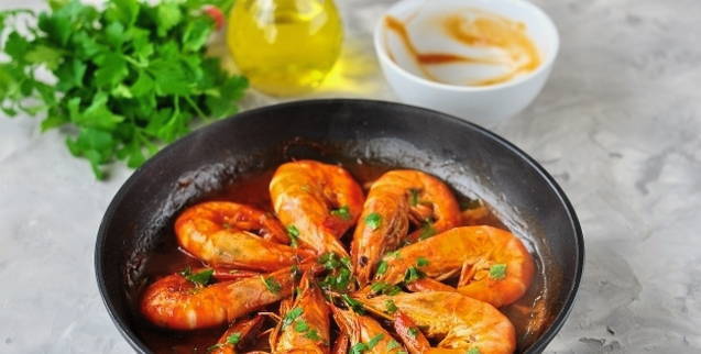 Креветки в томатно-чесночном соусе