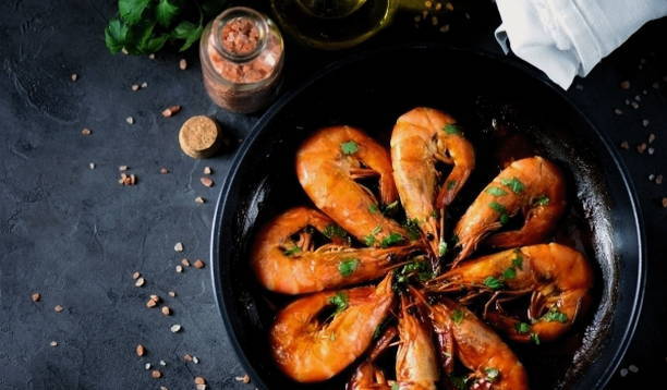 Креветки в томатно-чесночном соусе