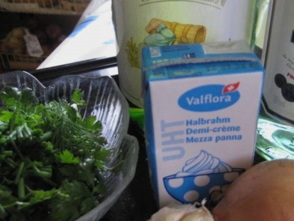 Мидии в раковинах в сливочном соусе