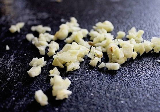 Жареные креветки с чесноком на сливочном масле Жареные креветки с чесноком на сливочном масле