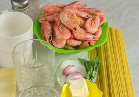 Креветки со спагетти в сливочном соусе