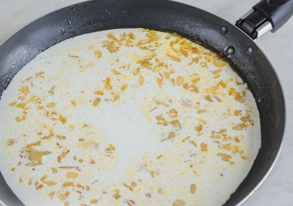 Креветки со спагетти в сливочном соусе