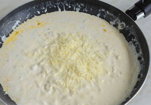 Креветки со спагетти в сливочном соусе