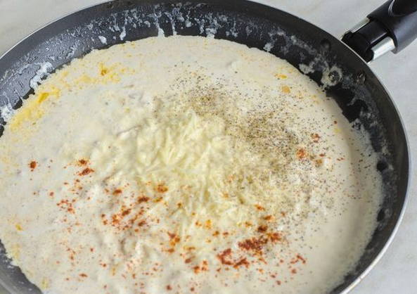 Креветки со спагетти в сливочном соусе