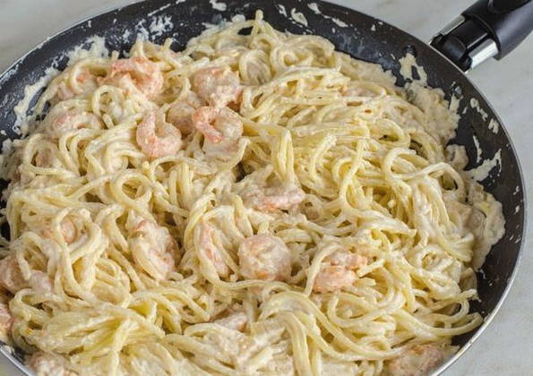 Креветки со спагетти в сливочном соусе