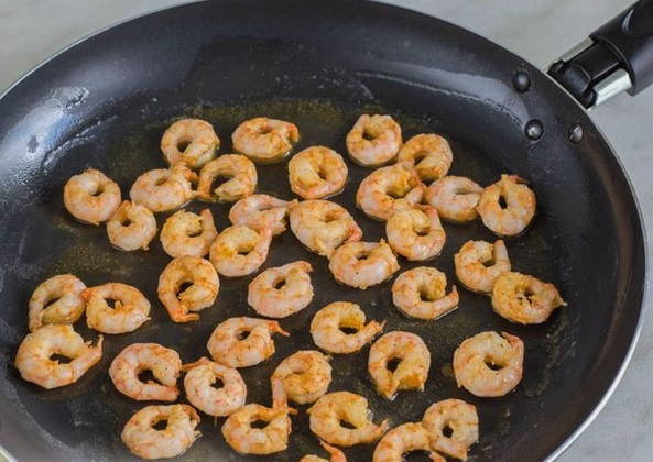 Креветки со спагетти в сливочном соусе