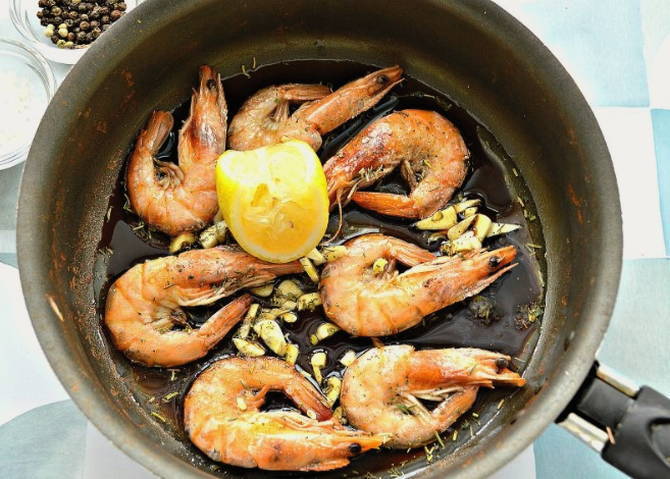 Креветки в соевом соусе на сковороде