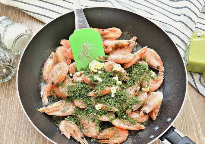 Креветки, жаренные с чесноком и сливочным маслом Креветки, жаренные с чесноком и сливочным маслом