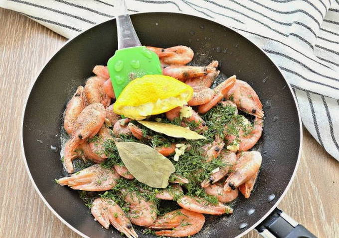 Креветки, жаренные с чесноком и сливочным маслом Креветки, жаренные с чесноком и сливочным маслом
