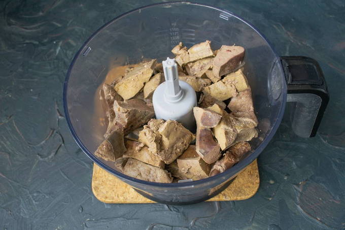 Паштет из говяжьей печени с морковью и луком и сливочным маслом Паштет из говяжьей печени с морковью и луком и сливочным маслом