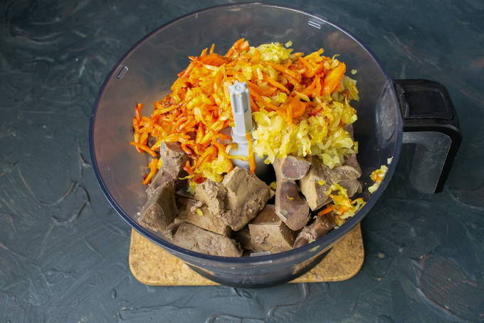 Паштет из говяжьей печени с морковью и луком и сливочным маслом Паштет из говяжьей печени с морковью и луком и сливочным маслом