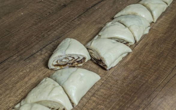 Булочки с корицей из дрожжевого теста в духовке