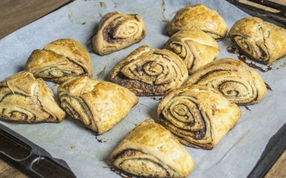 Булочки с корицей из дрожжевого теста в духовке