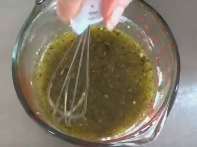 Заправка для греческого салата с уксусом