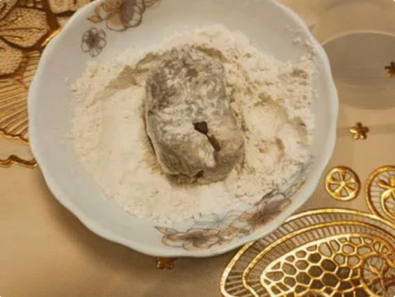 Пикша с луком и морковью на сковороде Пикша с луком и морковью на сковороде