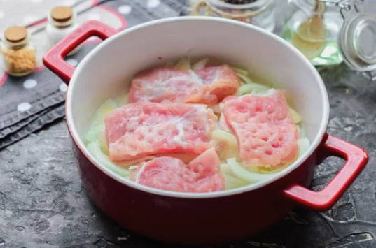 Мясо по-капитански с картошкой в духовке Мясо по-капитански с картошкой в духовке