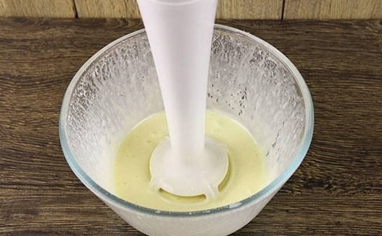 Классический соус для салата Цезарь с курицей