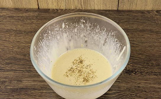 Классический соус для салата Цезарь с курицей