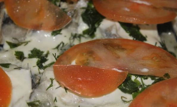 Пикша с овощами на сковороде Пикша с овощами на сковороде