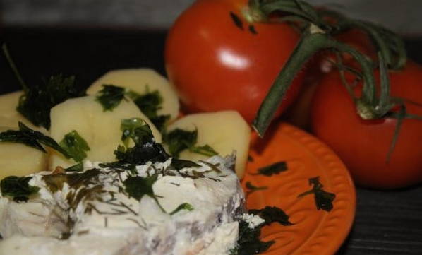 Пикша с овощами на сковороде Пикша с овощами на сковороде