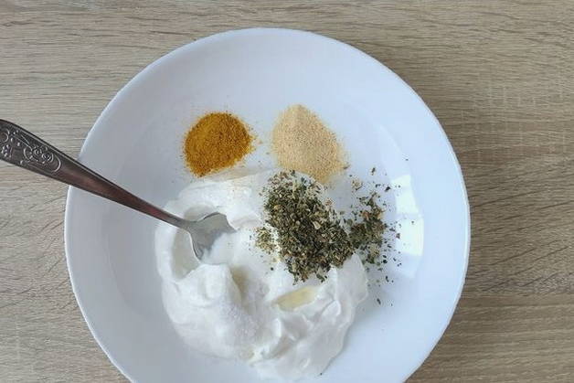 Курица в сметанном соусе в духовке Курица в сметанном соусе в духовке