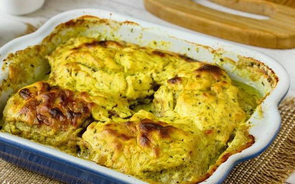 Курица в сметанном соусе в духовке Курица в сметанном соусе в духовке