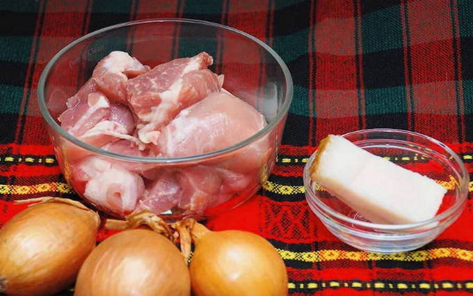 Жареное мясо с луком на сковороде Жареное мясо с луком на сковороде