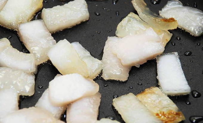 Жареное мясо с луком на сковороде Жареное мясо с луком на сковороде