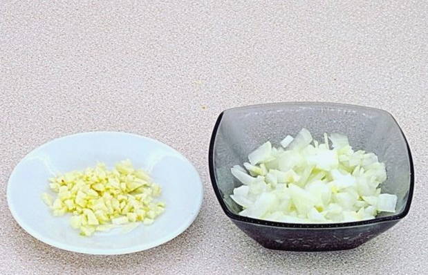 Тушеная курица в мультиварке Тушеная курица в мультиварке