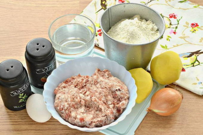 Манты с картошкой и фаршем Манты с картошкой и фаршем
