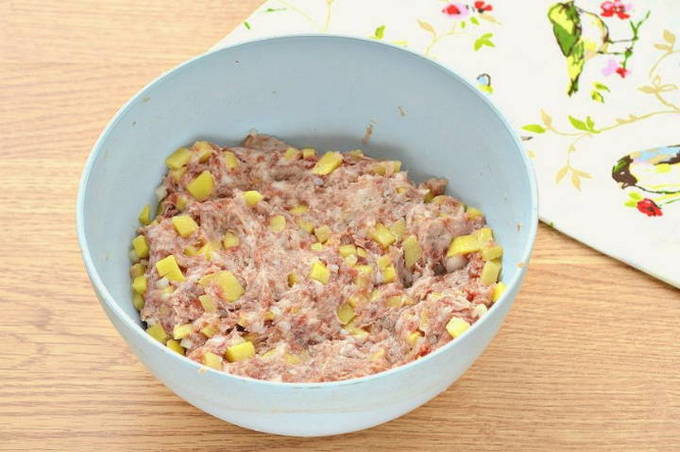Манты с картошкой и фаршем Манты с картошкой и фаршем