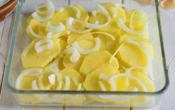 Картошка со сметаной в духовке Картошка со сметаной в духовке
