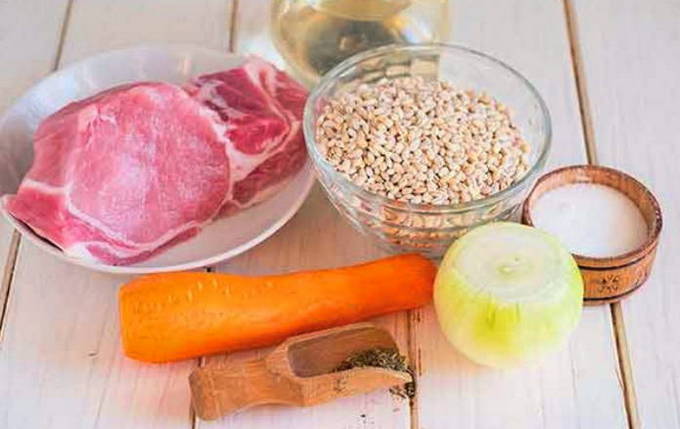 Перловка с мясом в горшочке в духовке Перловка с мясом в горшочке в духовке