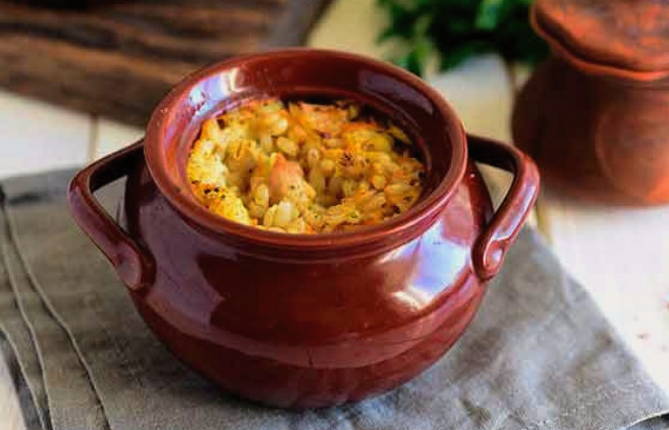 Перловка с мясом в горшочке в духовке Перловка с мясом в горшочке в духовке