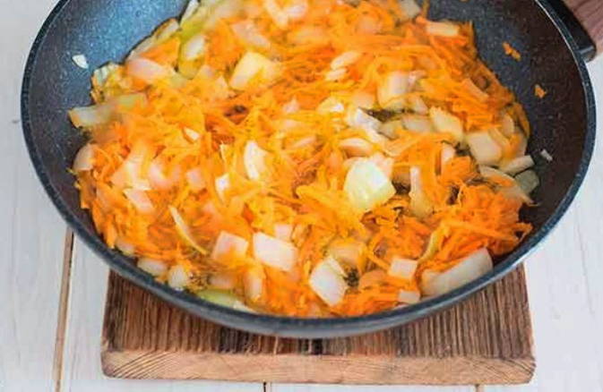 Перловка с мясом в горшочке в духовке Перловка с мясом в горшочке в духовке