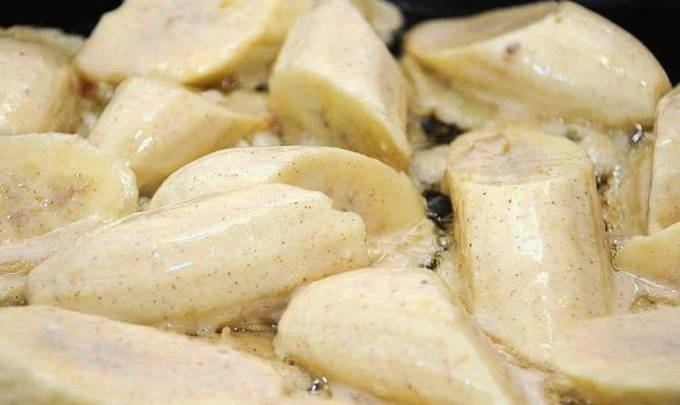 Жареные бананы на сковороде