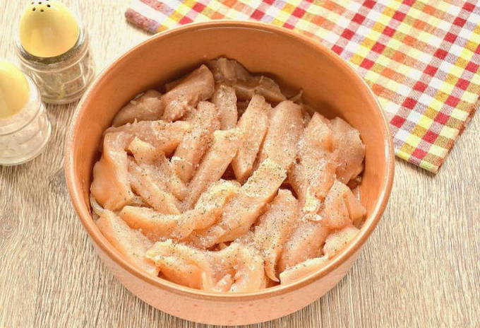 Курица в сметане в духовке Курица в сметане в духовке