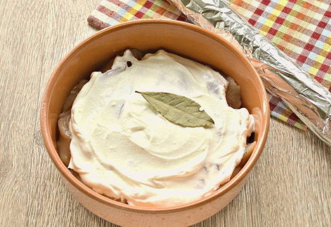 Курица в сметане в духовке Курица в сметане в духовке